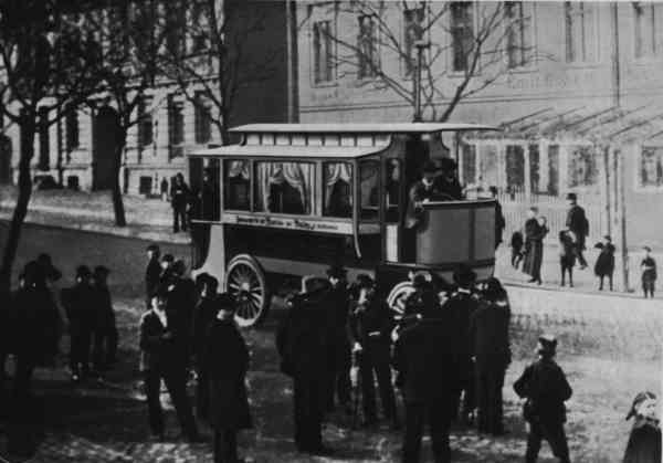 The first trolleybus on the Eisenbahnstraße