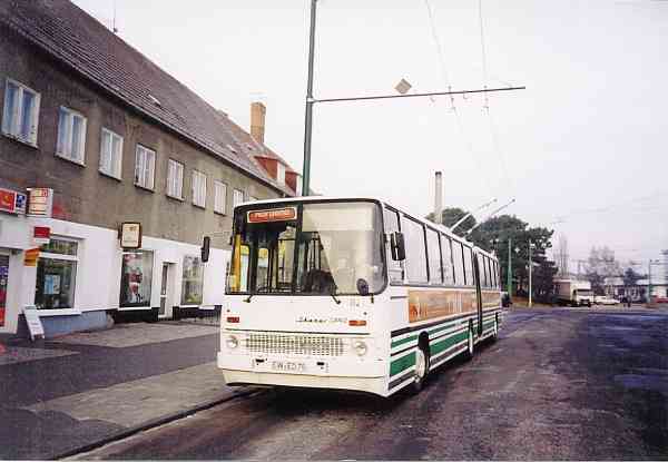 Gelenkobus Nr. 021 vom ungarischen Typ Ikarus 280.93 in den Firmenfarben der Barnimer Busgesellschaft mbH