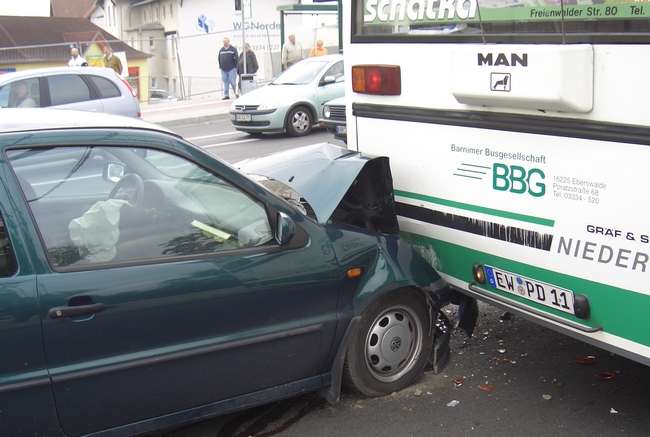 Verkehrsunfall mit Beteiligung des Gelenkobusses 011 am 08.10.2007