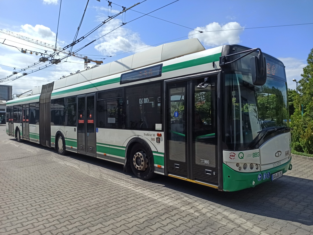 Gelenkobus Nr. 052 vom polnischen Typ Solaris Trollino 18 AC