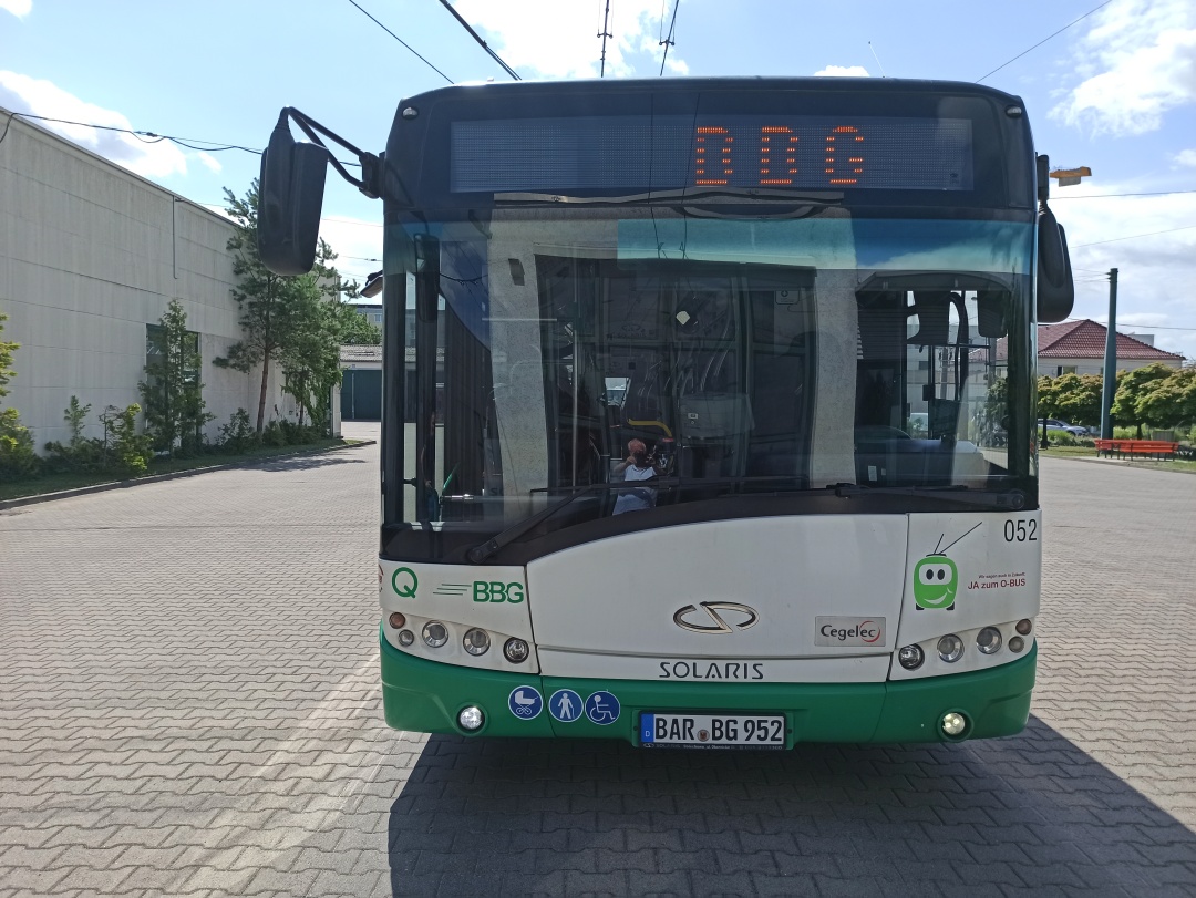 Gelenkobus Nr. 052 vom polnischen Typ Solaris Trollino 18 AC