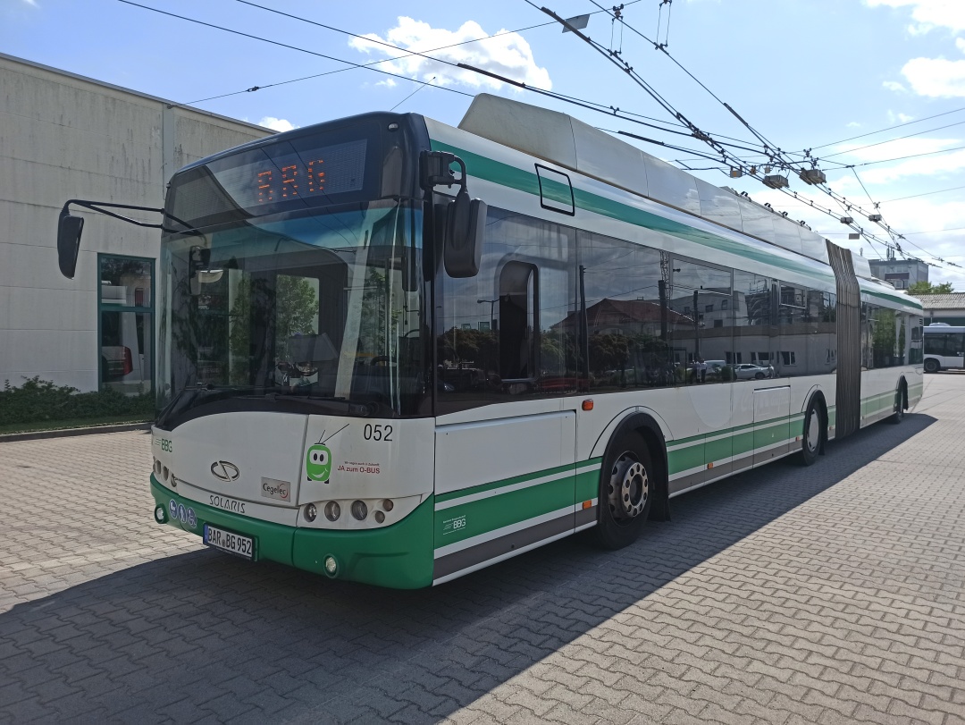 Articulated trolleybus no. 052 of the Polish type Solaris Trollino 18 AC