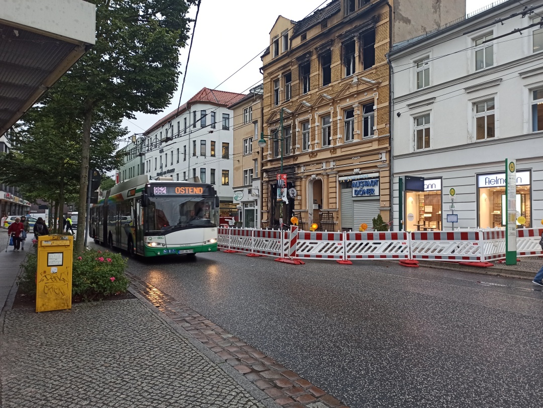 Gelenkobus 055 in der Friedrich-Ebert-Straße Richtung Ostend