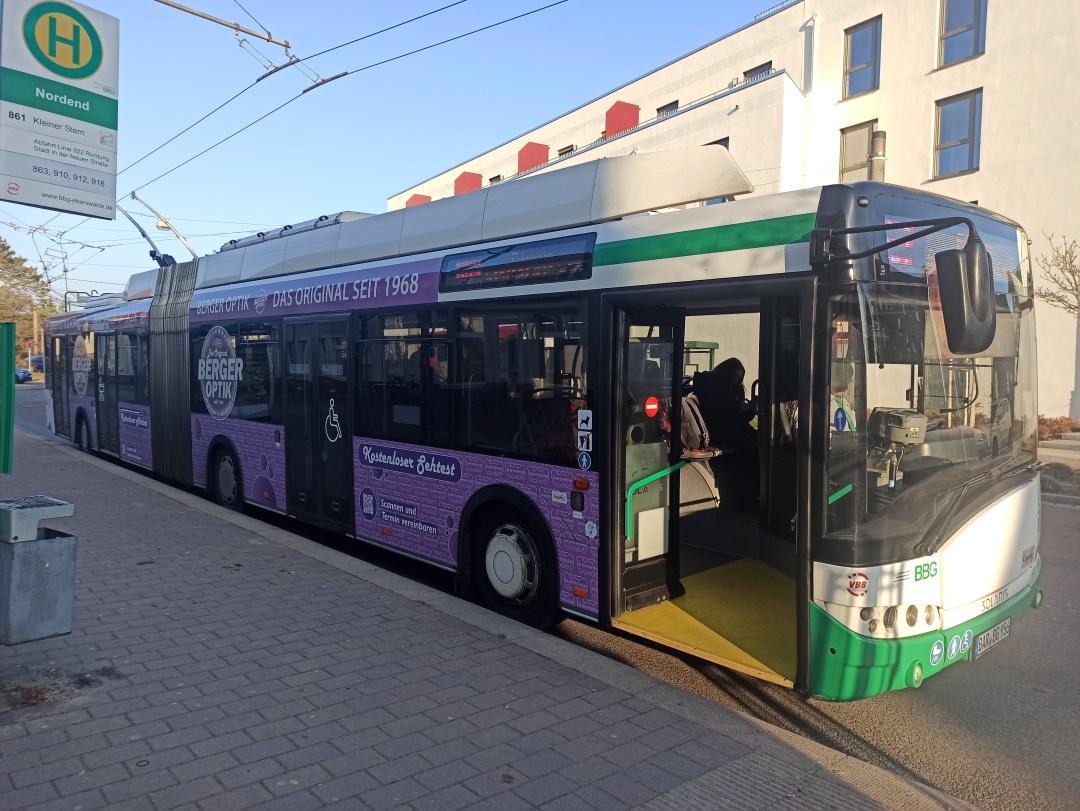 Gelenkobus Nr. 056 vom polnischen Typ Solaris Trollino 18 AC