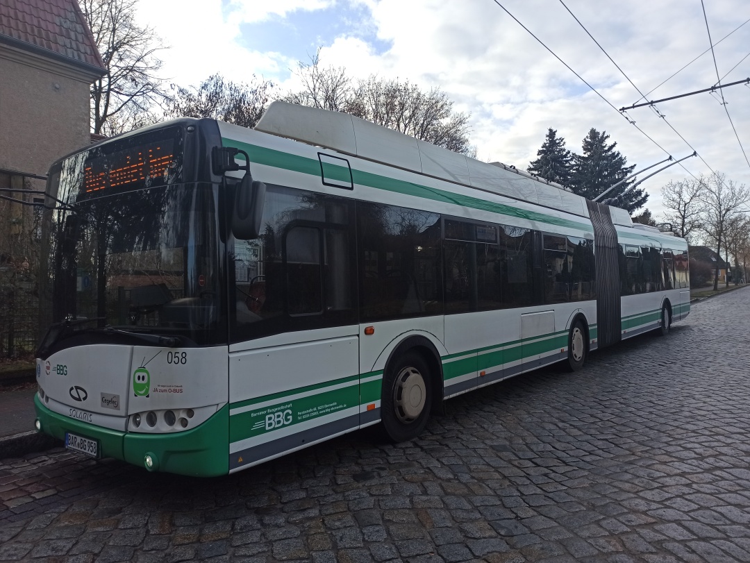 Gelenkobus Nr. 058 vom polnischen Typ Solaris Trollino 18 AC