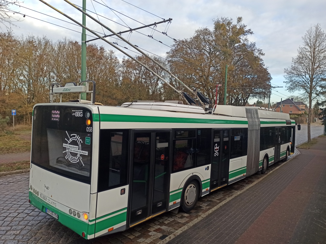 Gelenkobus Nr. 058 vom polnischen Typ Solaris Trollino 18 AC