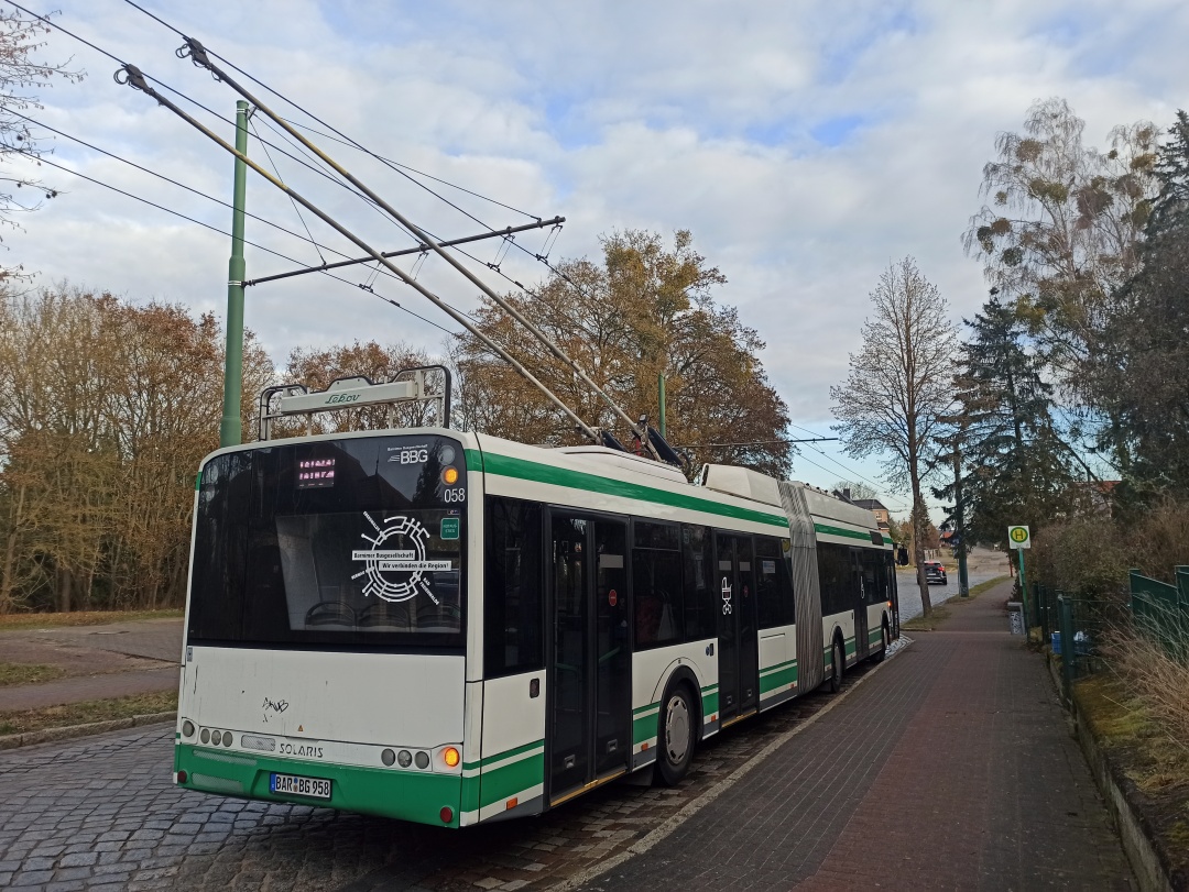 Gelenkobus Nr. 058 vom polnischen Typ Solaris Trollino 18 AC