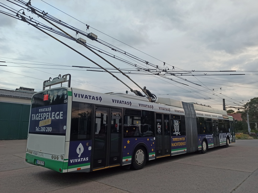 Gelenkobus Nr. 058 vom polnischen Typ Solaris Trollino 18 III Cegelec AC