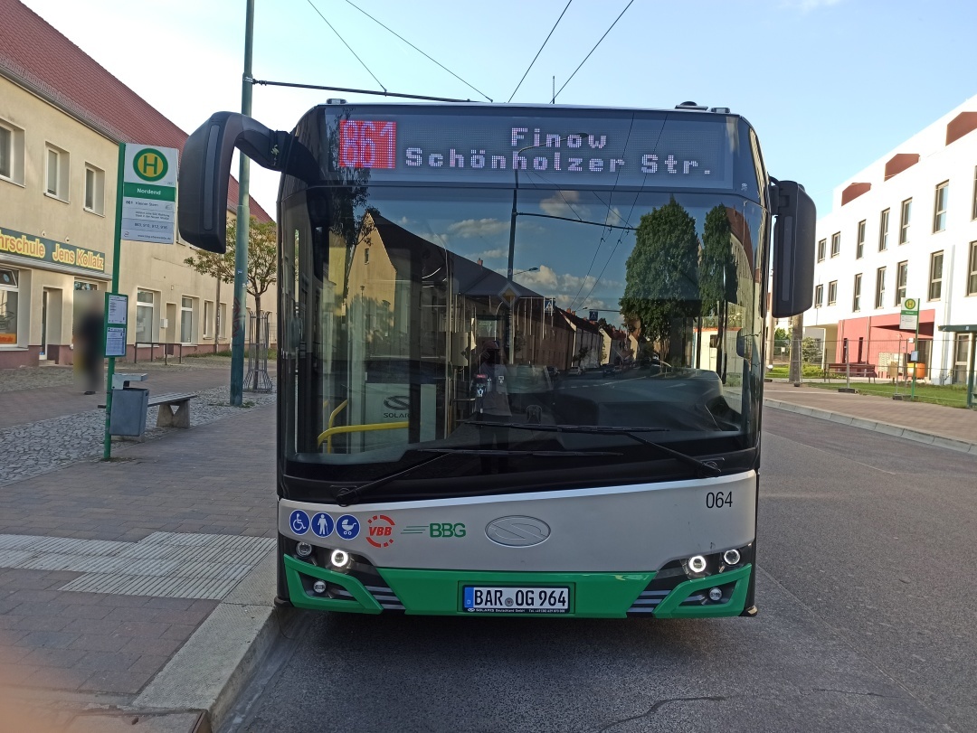 Gelenkobus Nr. 064 vom polnischen Typ Solaris Trollino 18 Kiepe IMC