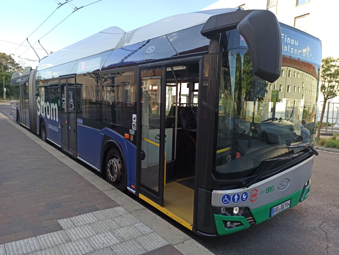 Gelenkobus Nr. 064 vom polnischen Typ Solaris Trollino 18 Kiepe IMC