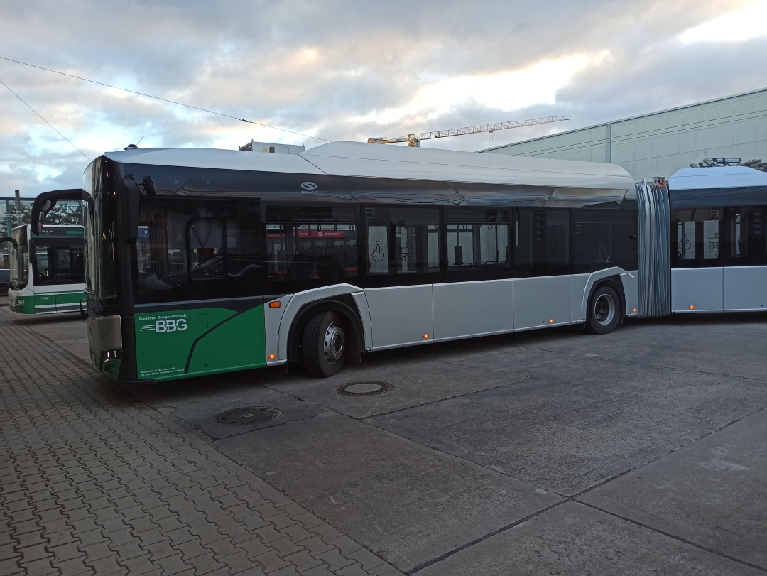 Einfahrt des Gelenkobusses 065 nach erfolgreicher Probefahrt in die Betriebswerkstatt des Betriebshofes Eberswalde/Nordend