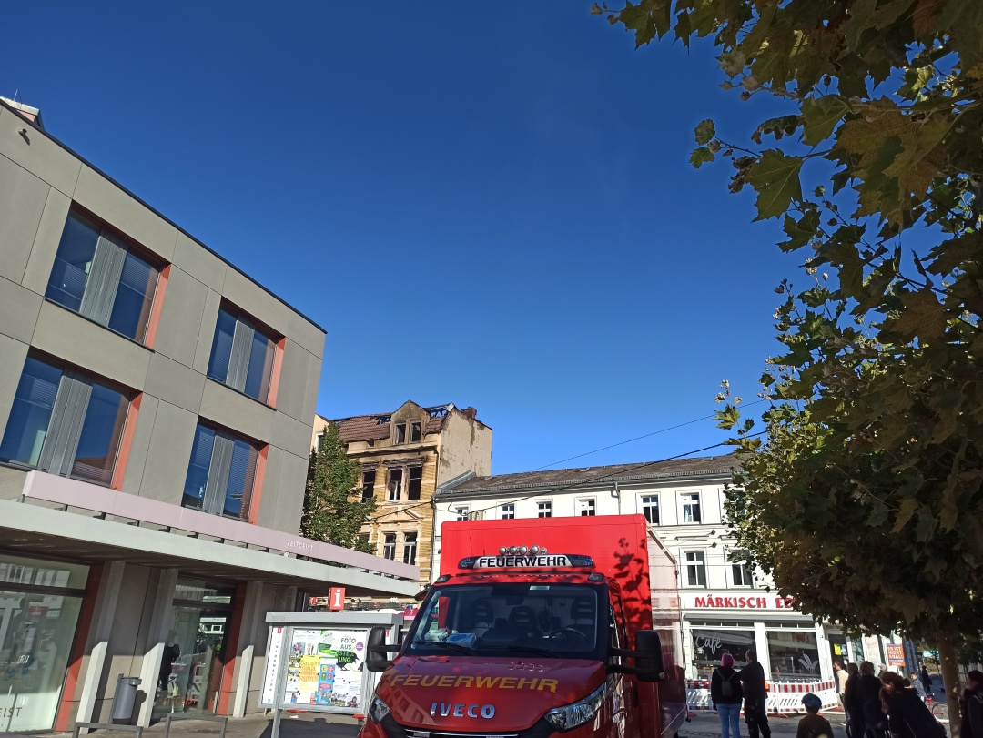 Wohnhausbrand in unmittelbarer Nähe der Haltestelle „.Am Markt” in der Friedrich-Ebert-Straße am 15.09.2024