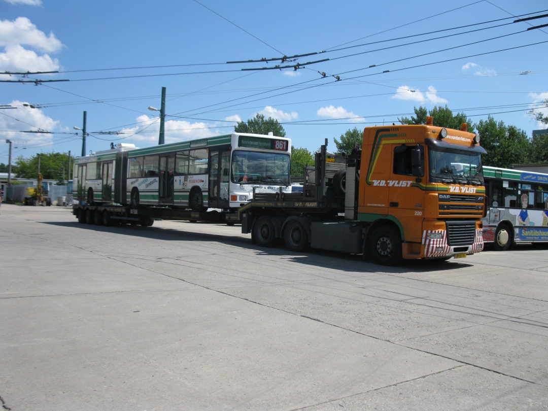 Der Gelenkobus 031 ist bereit zum Abtransport.