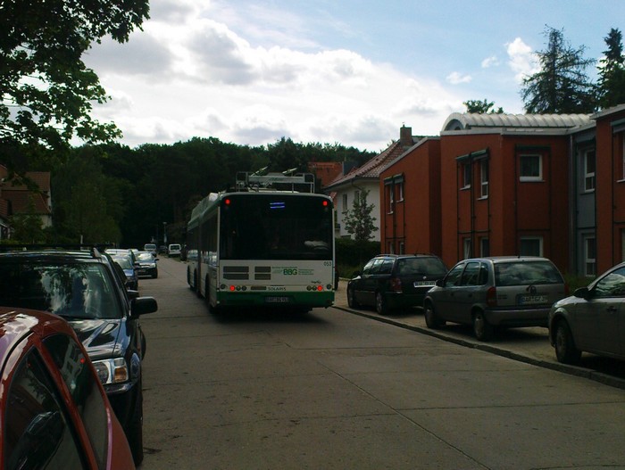 Gelenkobus 053 in der Georg-Herwegh-Straße in Richtung Heinrich-Heine-Straße