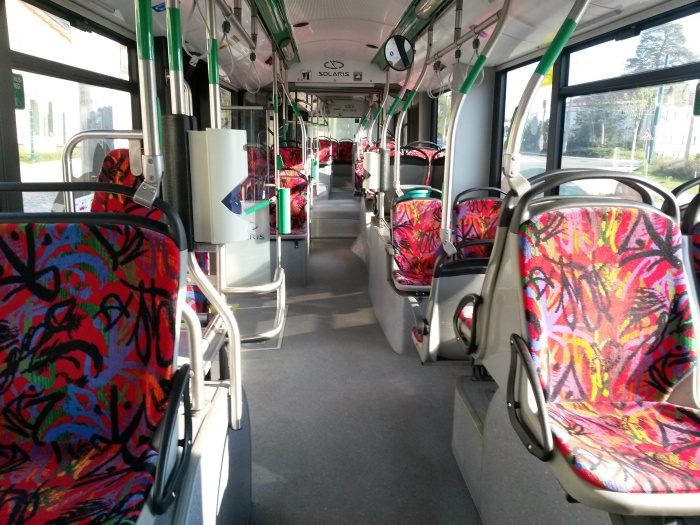 Gelenkobus Nr. 059 vom polnischen Typ Solaris Trollino 18 III Cegelec AC - Innenansicht von vorn nach hinten