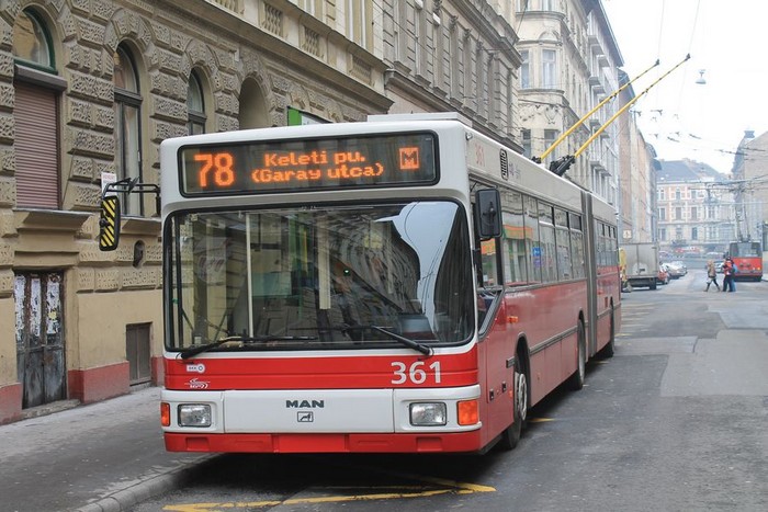 Ehemaliger Eberswalder Gelenkobus Nr. 017 vom &ouml;sterreichischen Typ &Ouml;AF Gr&auml;f & Stift NGE 152 M18 in Budapest/H
mit der Wagen-Nr. 361 in der Garay utca
